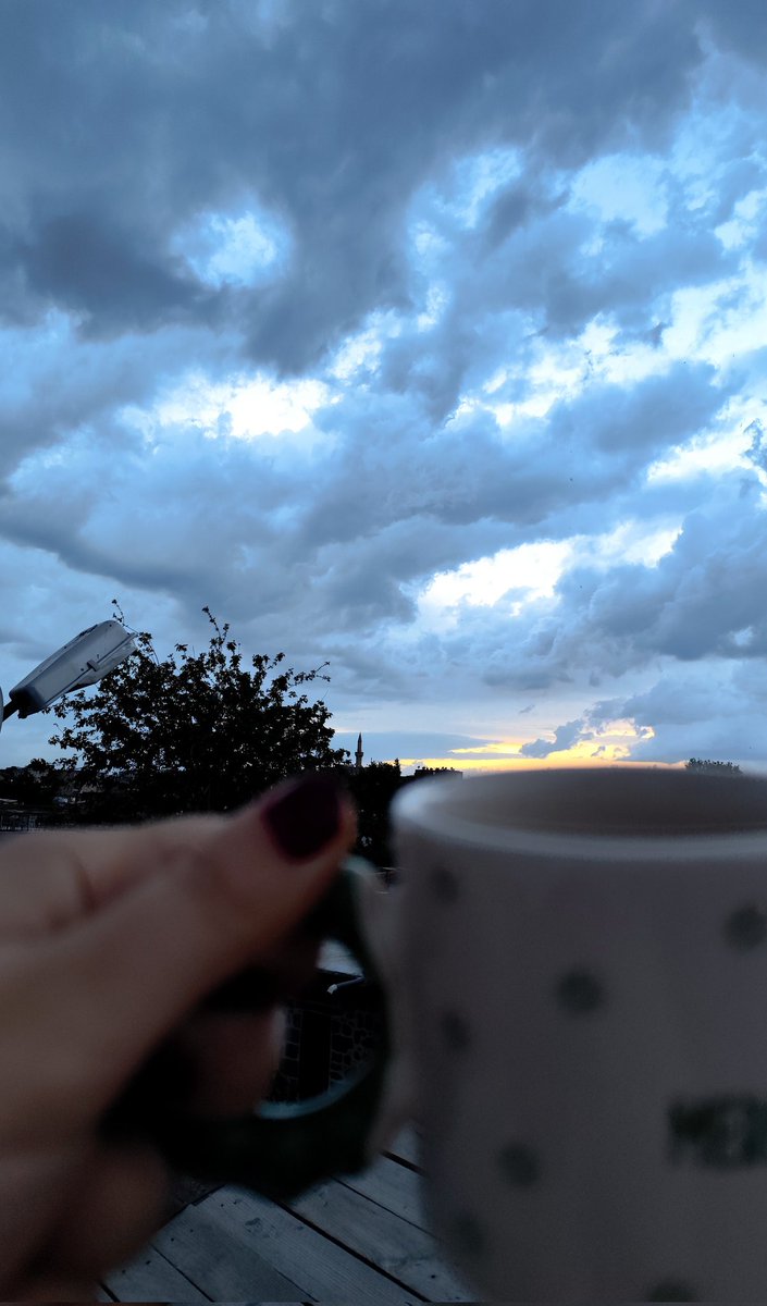 aminesevicii's tweet photo. O zaman, acı bir kahve yap kendini dinle. İçinde gez dolaş, ne hızlı ne yavaş, sıfır telaş.☕☁️✨ https://t.co/2gDlQ7lUqR