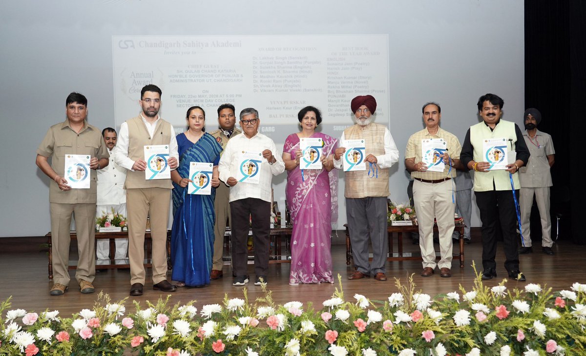 MCMDAVCW's tweet photo. During an award ceremony organised by Chandigarh Sahitya Akademi @MCMDAVCW, Hon’ble Governor of Punjab and Administrator, UT Chandigarh, Sh. Gulab Chand Kataria unveiled the Annual Report of VADA Club for the academic session 2025–26. 
Post Courtesy: Dept. of #MassCommunication https://t.co/7oH4pRy8h7