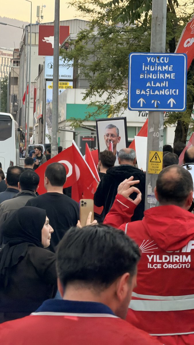 Arascharless's tweet photo. @istbassavcisi Bursa’da yürüyoruz 🫶🏻 https://t.co/HomklAx3ZN