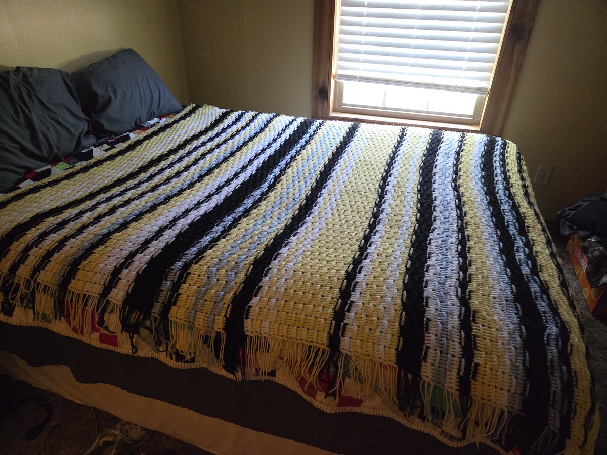 GenosDawgs's tweet photo. I finished my penguins regular season blanket! 
🟡 yellow for regulation win
⚫️ black for regulation loss
🔵 blue for overtime win
⚪️ white for overtime loss https://t.co/9e4GDaXkqp