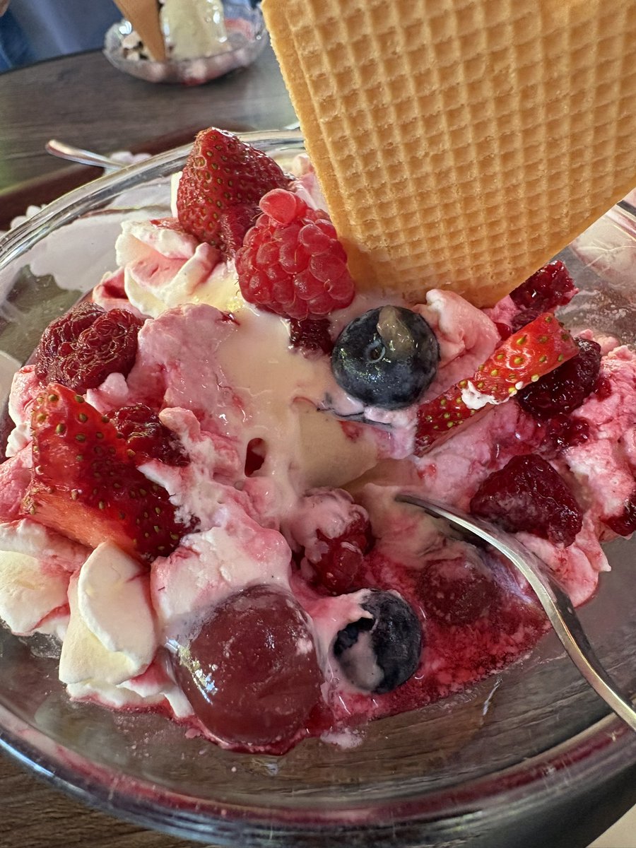 macgregor_tom's tweet photo. Eis und Hafen https://t.co/BvhokOFWCz