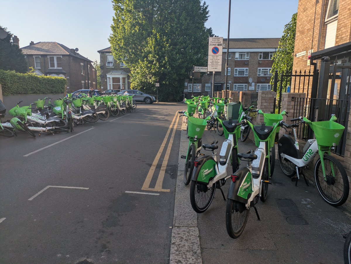 Chipchop17's tweet photo. This is an absolute disgrace @limebike @haringeycouncil @HaringeyLabour @tott https://t.co/COHRArzjm8