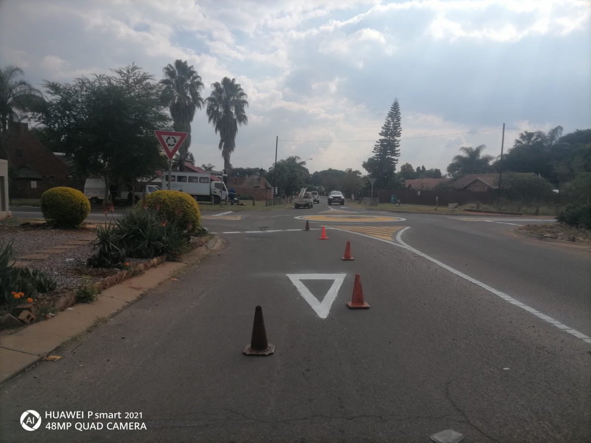 LemoSebo's tweet photo. Road marking at the intersection of Dr van der Merwe Road and Amandelboom Road in Ward 96, Doornpoort is improving road safety and enhancing visibility for motorists and pedestrians in the area.
#TshwaneWorks #ServiceDelivery #ActionSA https://t.co/wrn9HJ03si