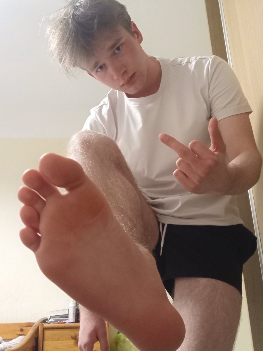 Nik twink 👣 tweet media