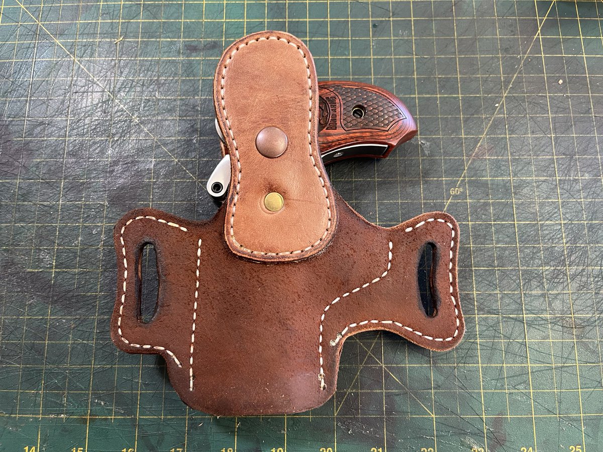 tejasmadecustom's tweet photo. No inlay on this one, this was a practice run to make sure that this pattern worked with a different curved belt loops. I think it turned out OK let me know.
#tejasmadecustomleather
#leathercraft https://t.co/giMssL9jxc