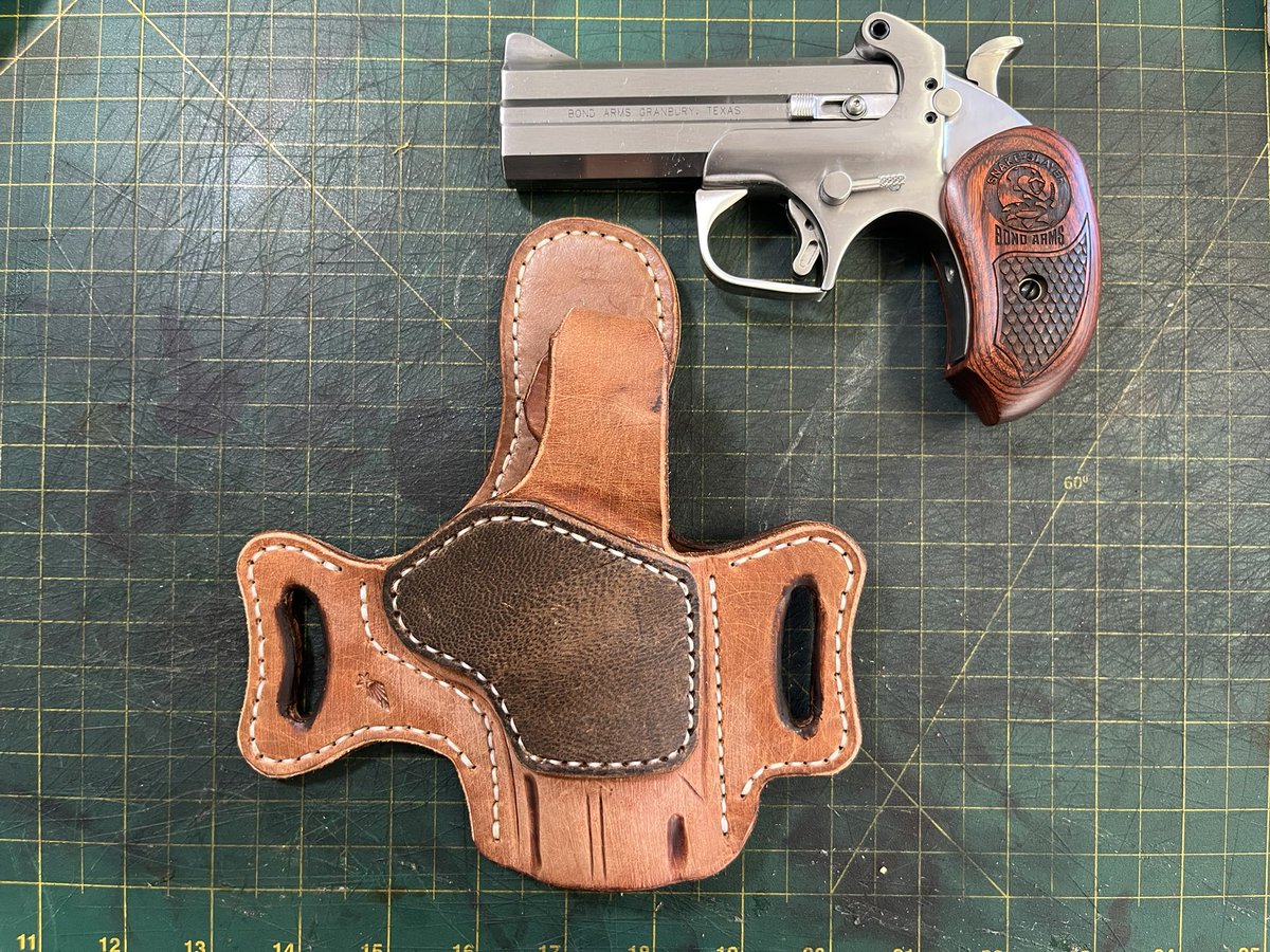 tejasmadecustom's tweet photo. No inlay on this one, this was a practice run to make sure that this pattern worked with a different curved belt loops. I think it turned out OK let me know.
#tejasmadecustomleather
#leathercraft https://t.co/giMssL9jxc
