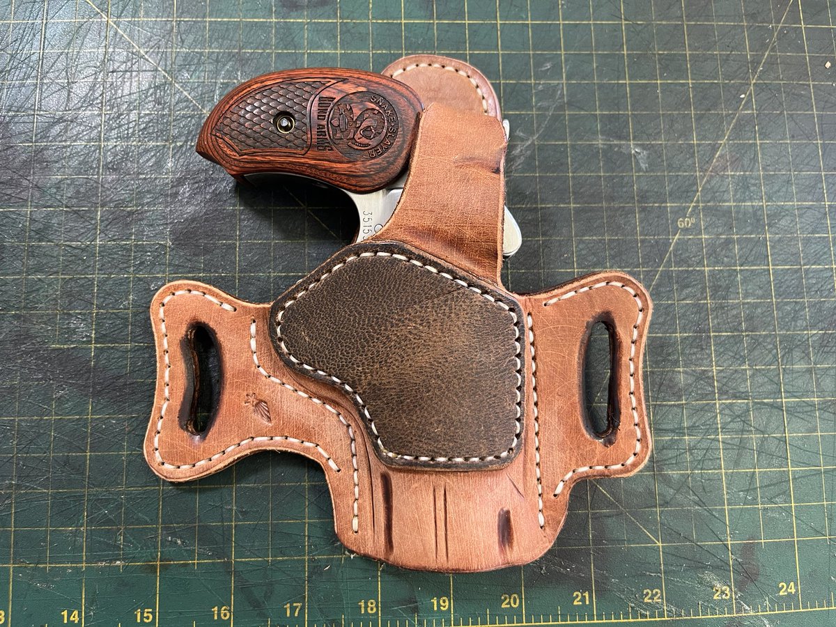 tejasmadecustom's tweet photo. No inlay on this one, this was a practice run to make sure that this pattern worked with a different curved belt loops. I think it turned out OK let me know.
#tejasmadecustomleather
#leathercraft https://t.co/giMssL9jxc