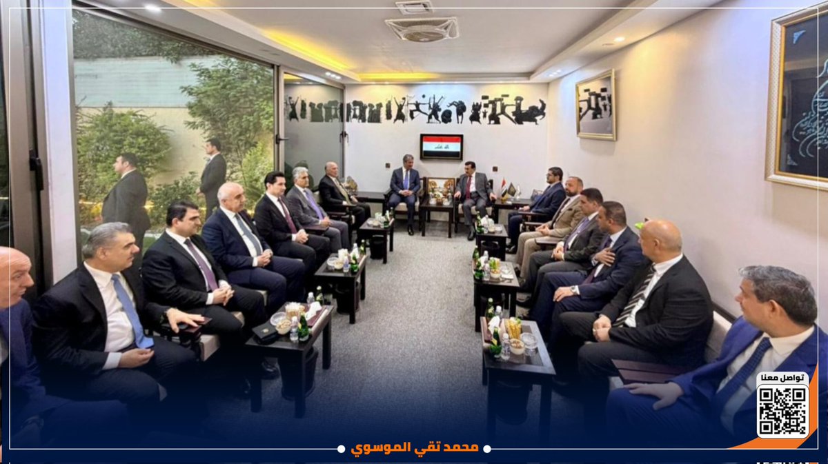 MT_Almoosawi's tweet photo. بحضور الموسوي.. تحالف تصميم ورئيس حكومة إقليم كردستان يبحثان الملفات العالقة واستكمال الكابينة الحكومية

بغداد- المكتب الاعلامي 

بحث تحالف تصميم برئاسة الشيخ عامر الفائز، مع رئيس حكومة إقليم كردستان مسرور بارزاني، الملفات العالقة بين الحكومة الاتحادية والإقليم وسبل الإسراع في استكمال الكابينة الحكومية، وذلك بحضور مستشار رئيس الوزراء السيد محمد تقي الموسوي وعدد من قيادات التحالف والحزب الديمقراطي الكردستاني.

وشهد اللقاء نقاشات معمقة تناولت طبيعة المرحلة السياسية ومتطلبات تعزيز الاستقرار الوطني، إلى جانب بحث سبل ترسيخ التفاهمات السياسية وتوسيع مساحات التعاون بين بغداد وأربيل.

وركز الاجتماع على أهمية استكمال الكابينة الحكومية وتفعيل مسارات العمل السياسي والمؤسساتي بما يضمن تعزيز الاستقرار التنفيذي ودعم مسار العملية السياسية، مع التأكيد على ضرورة استمرار قنوات الحوار والتنسيق بين القوى الوطنية للوصول إلى تفاهمات مستدامة تخدم المصلحة العليا للعراق.

وأكد المجتمعون أهمية البناء على الأجواء الإيجابية في العلاقة بين بغداد وأربيل، وتحويل التفاهمات إلى خطوات عملية تعالج التحديات القائمة وتعز مناخ الشراكة الوطنية والاستقرار السياسي خلال المرحلة المقبلة.