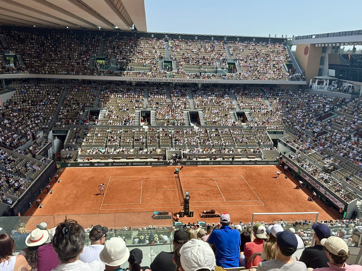 benoit_dh's tweet photo. 🎾 Roland Garros 2026 🎾
Merveilleuse journée à #RolandGarros avec un beau soleil 😎👌🏼☀️
Quel plaisir de déjeuner à la prestigieuse « Brasserie des Mousquetaires » 😋👍🏼🍽
De beaux matchs, de belles rencontres et le bonheur de me retrouver à quelques mètres de Jannik Sinner 😊🇮🇹🎾 https://t.co/kRPlxnLMB5