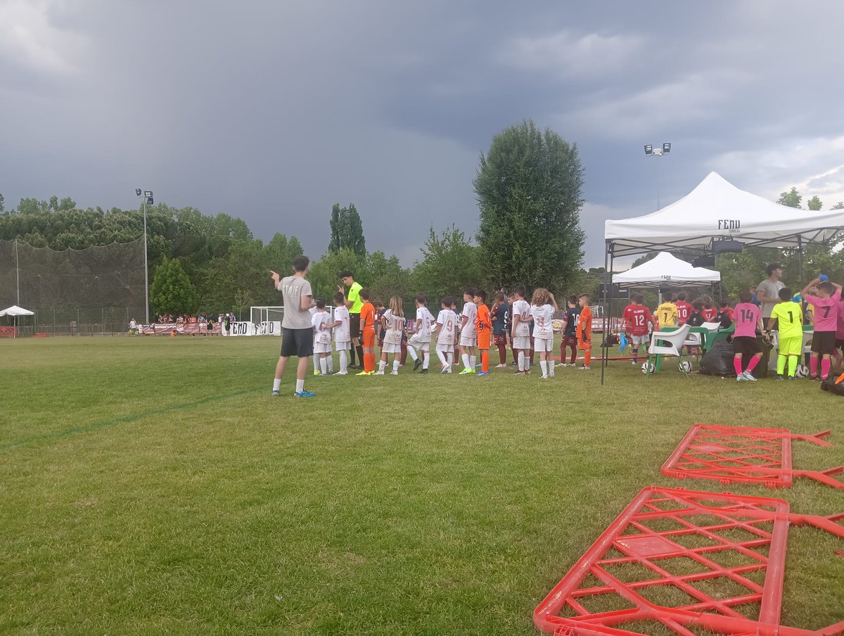 CultuAcademia's tweet photo. #CyDLBB #CopaCyL Benjamín U-9
🏟️ Arroyo Molino (Viana de Cega)
Octavos de Final
Benjamín B 2 ✅ - @Segoviana_Base 2
(Victoria en la tanda de penaltis) https://t.co/J9aZZ2WUPW