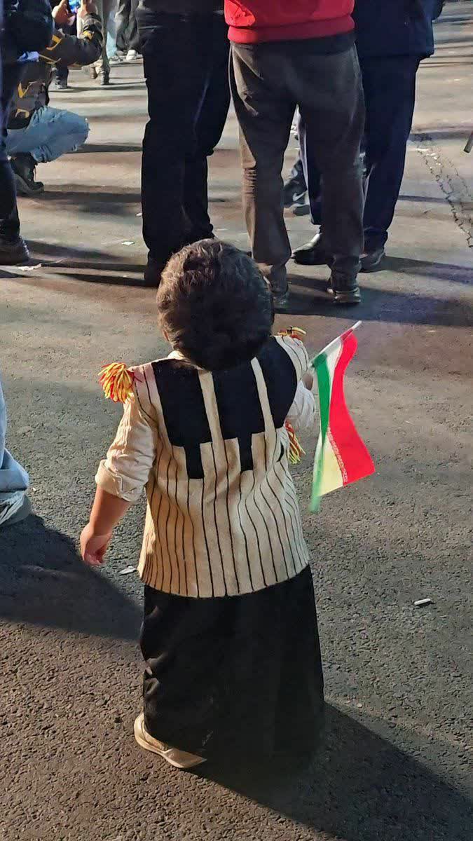 miss_nazaniin's tweet photo. آخ ننه من قرربون این لباس تنت و اون پرچم دستت🥹🩷 https://t.co/TEgSMgQze4