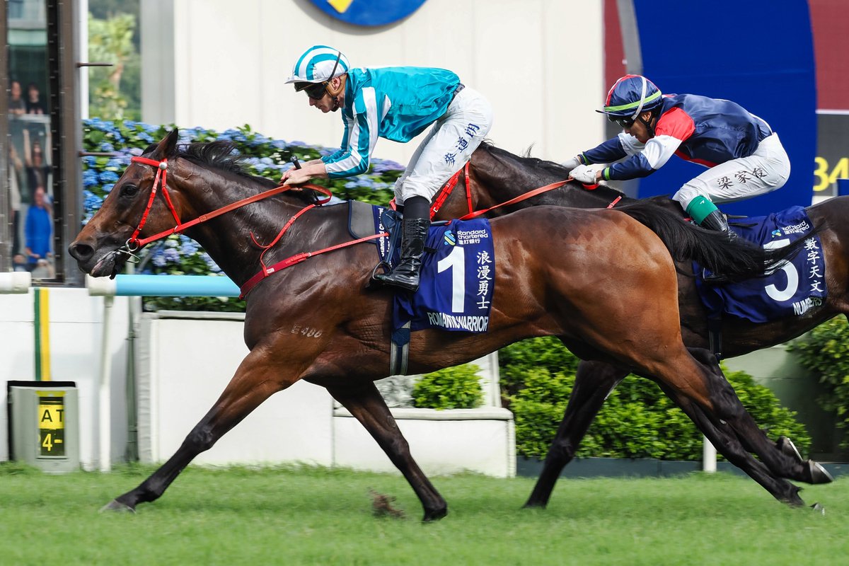 HKTurf's tweet photo. 🇭🇰🏇🏽 Ça s'est passé aujourd'hui à Sha Tin / Hong Kong : Romantic Warrior arrache une triple couronne amplement méritée.
Notre article : https://t.co/O35pcZIvRs
@HKJC_Racing #HKRacing #Turf #Galop #Plat #Hongkong #Triplecouronne #Triplecrown https://t.co/LrH0juRv9O