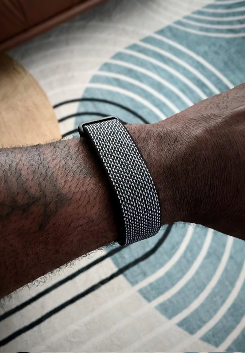 bmos007's tweet photo. @googlehealth With the exception of having to sideload the updated Google Fit app because it's not available in the Play Store, which made it frustrating and difficult to initially set up my Google Fitbit Air, I'm liking it so far. Can I shower with this on? https://t.co/dwlHBRG44r