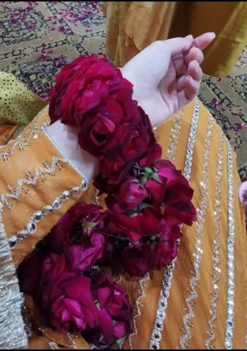 Amna__Z93's tweet photo. آ گیا وہ مقام لگتا ہے
ایک چہرہ تمام لگتا ہے
نیتوں کا فُتور غائب ہے
 
تو🫵

مقدس مقام لگتا ہے
ایک چہرہ تمام لگتا ہے.
🫠 https://t.co/gYGER95IfV
