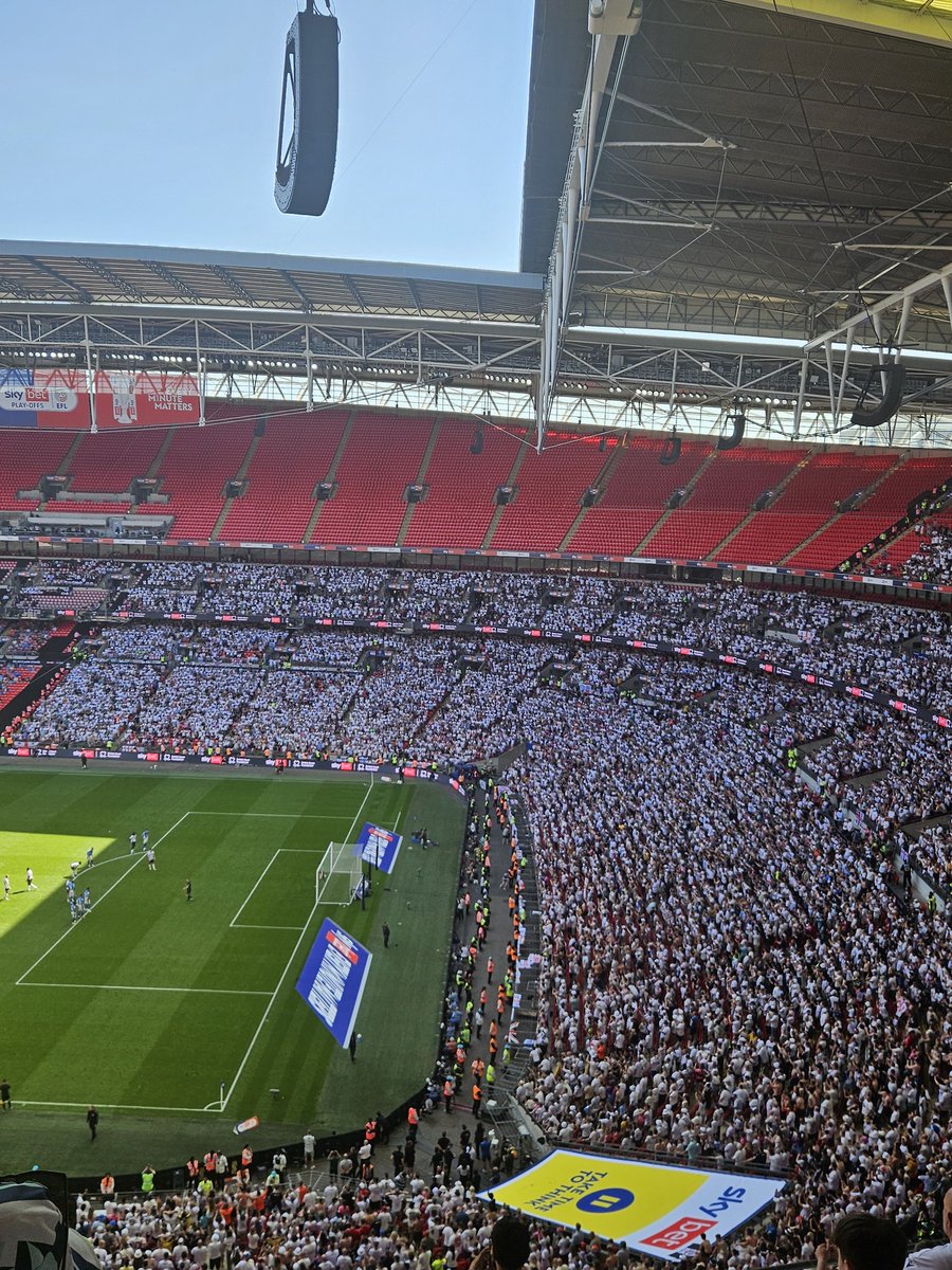 groundhopper_92's tweet photo. ⚪️🔵 Bolton Wanderers 4-1 Stockport County 🔵⚪️

Game 9️⃣7️⃣ 2025/26
📅 Sunday 24th May
🏟 Wembley Stadium
🏆 League One Play-off Final
👥 48,268

#groundhopper #groundhopping https://t.co/OqPpJ7JXDc