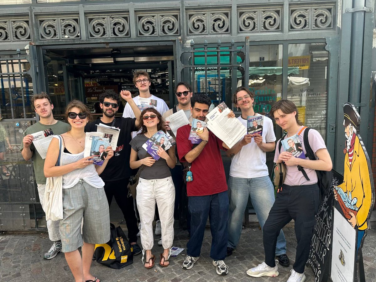 LFIParis18's tweet photo. Mobilisé•e•s aux 4 coins de notre bel arrondissement ⭐️pour présenter la candidature de JLM , annoncer le meeting du 7 juin et aider dans les inscriptions sur les listes électorales. Superbe accueil des habitant•es 🙏
En 2027 on va tout changer ! 
#JLM2027 https://t.co/jDY9wGXLC9