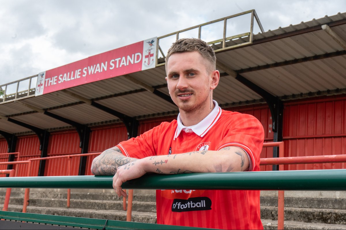 RedditchUtd's tweet photo. A good Bank Holiday weekend so far? Luckily, there's one more day to go... ✍️

In the meantime, our new shirt looks good on our first new face for 2026/27 🤝 https://t.co/ycUfpsLg1u