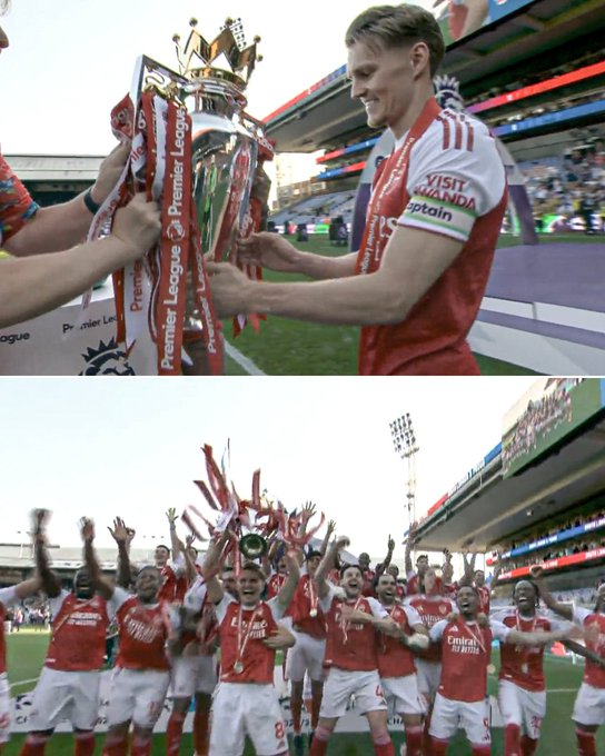 VipArsenal's tweet photo. After long 22 years it's finally happened.

Arsenal PL trophy lift. 😌 https://t.co/fsgW6HFxiS