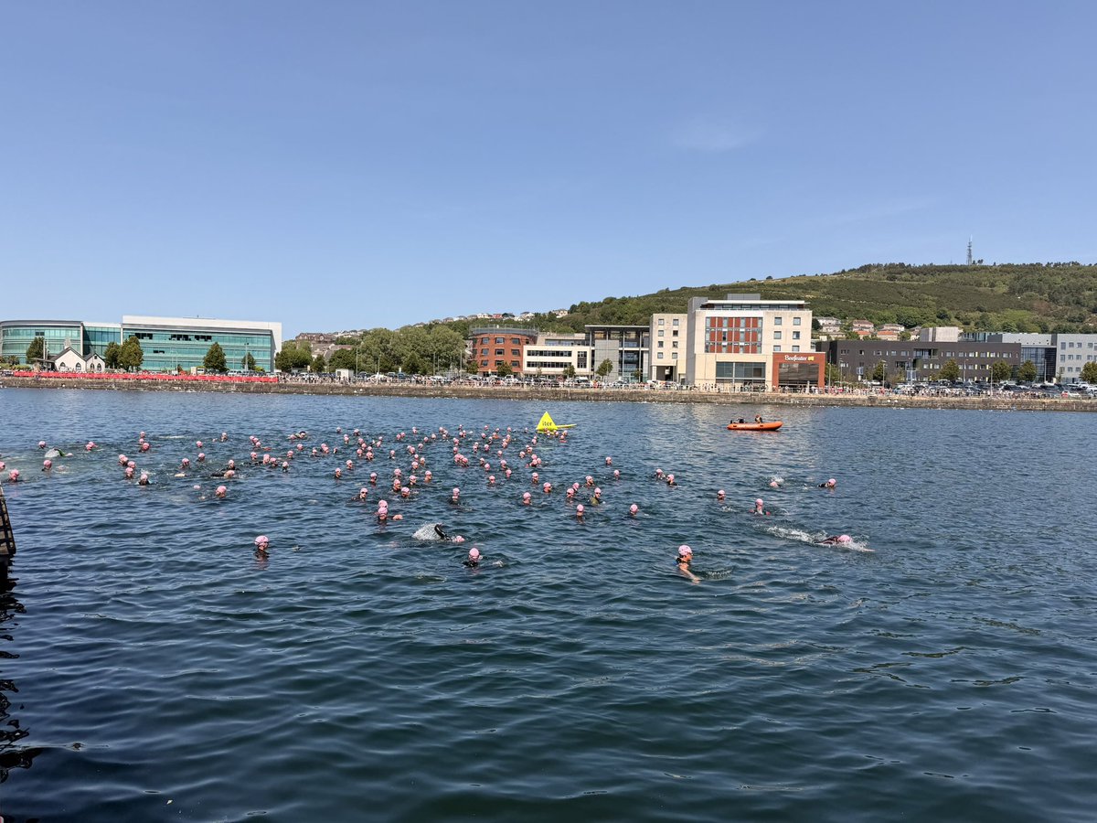 AledJDavies's tweet photo. A very warm one today for #SwanseaTriathlon - well done to all the athletes that took part and of course the @SJACymru team who gave up their bank holiday Sunday ☀️ https://t.co/Q1ZTe8M099