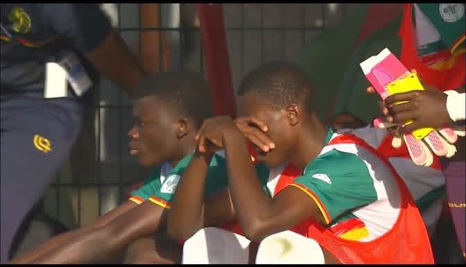 LEquipe237's tweet photo. 🔴 Fin de parcours en quart de finale pour les Cameroon national under-17 football team, battus 1-0 par les Moroc. 🦁🇨🇲 #lequipe237

Un match serré, une élimination cruelle… mais une génération qui sort avec de l’expérience et des enseignements importants pour la suite 🇨🇲⚽

Cap désormais sur la Coupe du Monde pour nos jeune lion.