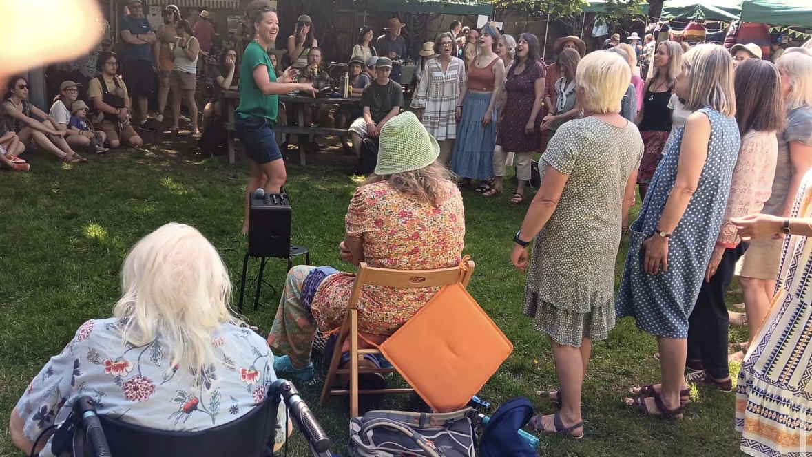 RedmountResHome's tweet photo. We've had such a lovely few days. We have eaten our meals outside in the sunshine, and then today visited WoolFest for some demonstrations and wondering around the stalls #SummerSunshine #WoolFest #Outdoors #AlFresco https://t.co/5cXLt0kRoH