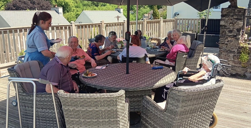 RedmountResHome's tweet photo. We've had such a lovely few days. We have eaten our meals outside in the sunshine, and then today visited WoolFest for some demonstrations and wondering around the stalls #SummerSunshine #WoolFest #Outdoors #AlFresco https://t.co/5cXLt0kRoH