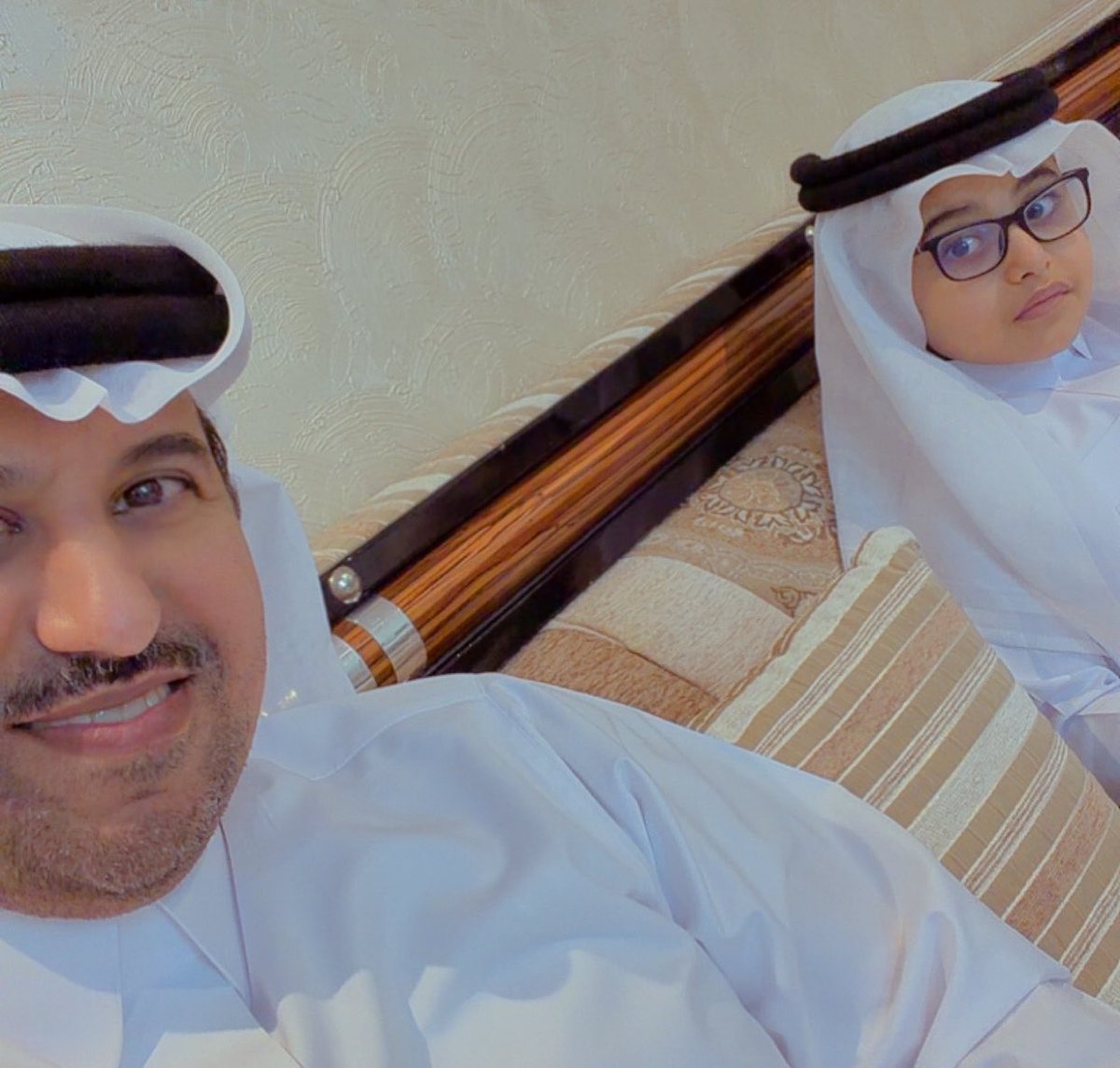 aaashamrani's tweet photo. حتى وإن لم تكُن واقفاً في #يوم_عرفة  أو صائماً، فإن نفحات القبول لا يفصلك عنها إلا دعوة من قلبك.
كل ضيقٍ عجز لسانك عن شرحه للبشر.. اخلو به في سجدة وبثّه لربٍّ ينتظر سماعك. 
لاااااااا تبُح بأوجاعك للناس🙏🏻 ففي لحظات الخلاف تتحول هفواتك العفوية إلى سهامٍ بيد الكارهين والشامتين.
قِف على باب الكريم ودَع عِبادَه.. 
فإن مرارة الصمت أكرم ألف مرة من ذلّ الاستعطاف.👌🏻