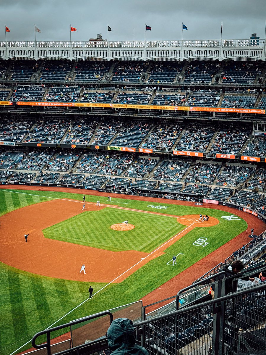 la5ty's tweet photo. Currently at a Yankees game 😁 https://t.co/wJQqV8Of3n
