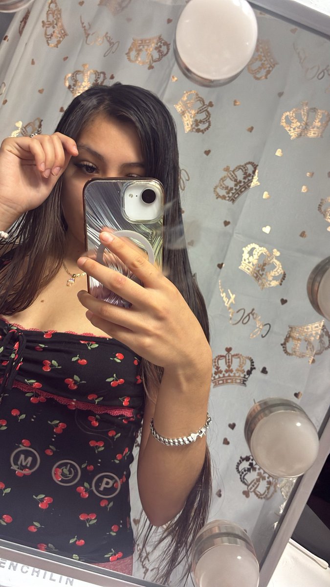 charmingwit_'s tweet photo. haven’t been on here soo give me a reason to😒 #htx #latina #princesstreatment https://t.co/gbVAQpuqiv