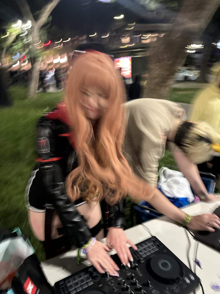 ameamehaa's tweet photo. would you listen to my set? be honest- https://t.co/qYSLLB5VMe
