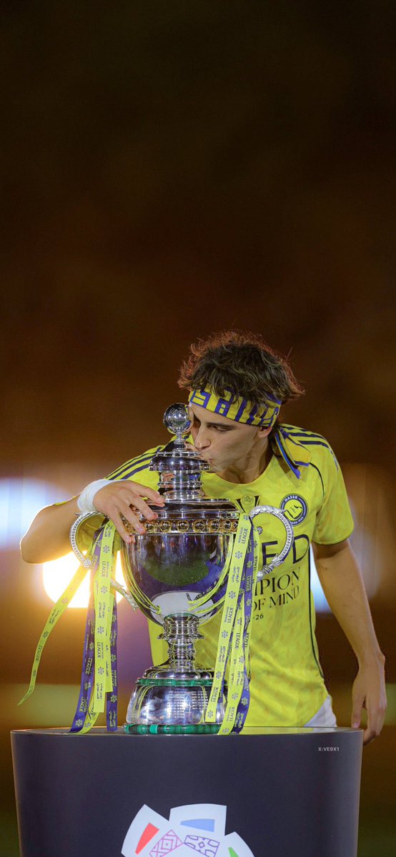 بطل الدوري 🏆💛 tweet media