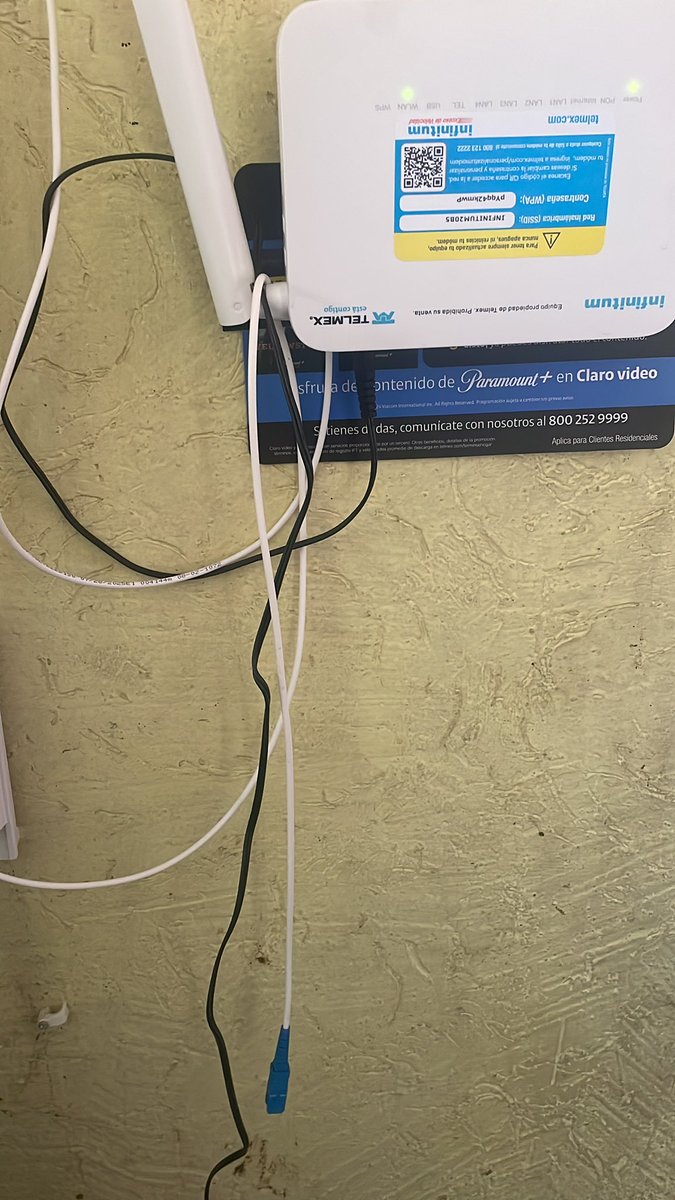 sROn103's tweet photo. @TELMEXSoluciona @Telmex Hasta el cable me dejaron desconectado 🙃 https://t.co/5X4eHHd3o7