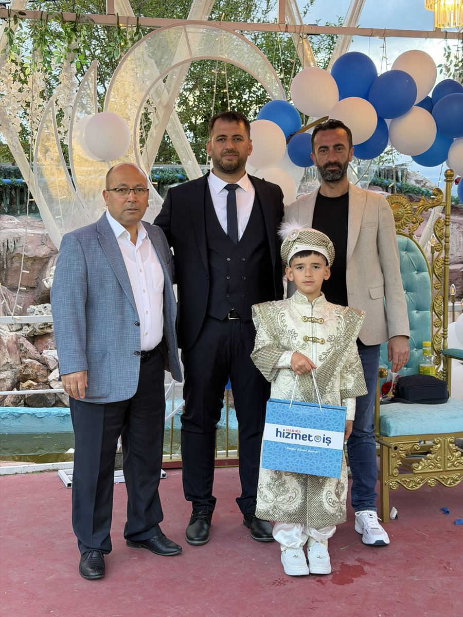 odemis43's tweet photo. Yenikent Belediyesi personeli ve Temsilcimiz Yakup Özdemir’in kıymetli evladının sünnet düğününe katılım sağladık.

Rabbim bugünlerini gösterdiği gibi, mürüvvetini görmeyi ve evliliğini de nasip etsin inşallah.
Evladımıza sağlıklı, huzurlu ve hayırlı bir ömür diliyoruz https://t.co/xB8ZitM1E6