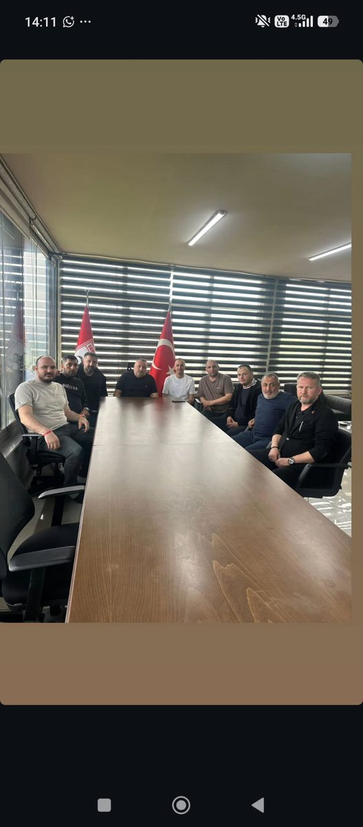 isamder's tweet photo. Armaya sadakati, formaya aidiyeti ve liderliğiyle tribünlerimizin sevgilisi olan kaptanımız Zeki Yavru’ya kulübümüze verdiği tüm emekler için canıgönülden teşekkür ederiz.
İstanbul Samsunsporlular derneği olarak, bizde bıraktığın güzel izleri ve şampiyonluk yolundaki o unutulmaz duruşunu asla unutmayacağız.
Yolun ve bahtın açık olsun Kaptan. 
Bu şehir seni her zaman güzel hatırlayacak!