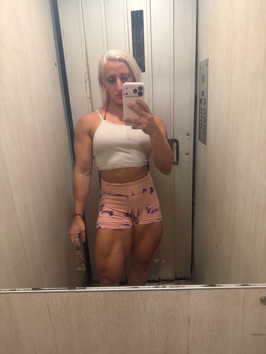 Kayla tweet media
