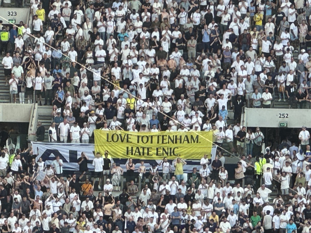 Ginolas_Barnet's tweet photo. Never again. 

#EnicOut https://t.co/i5Uf0SbReO