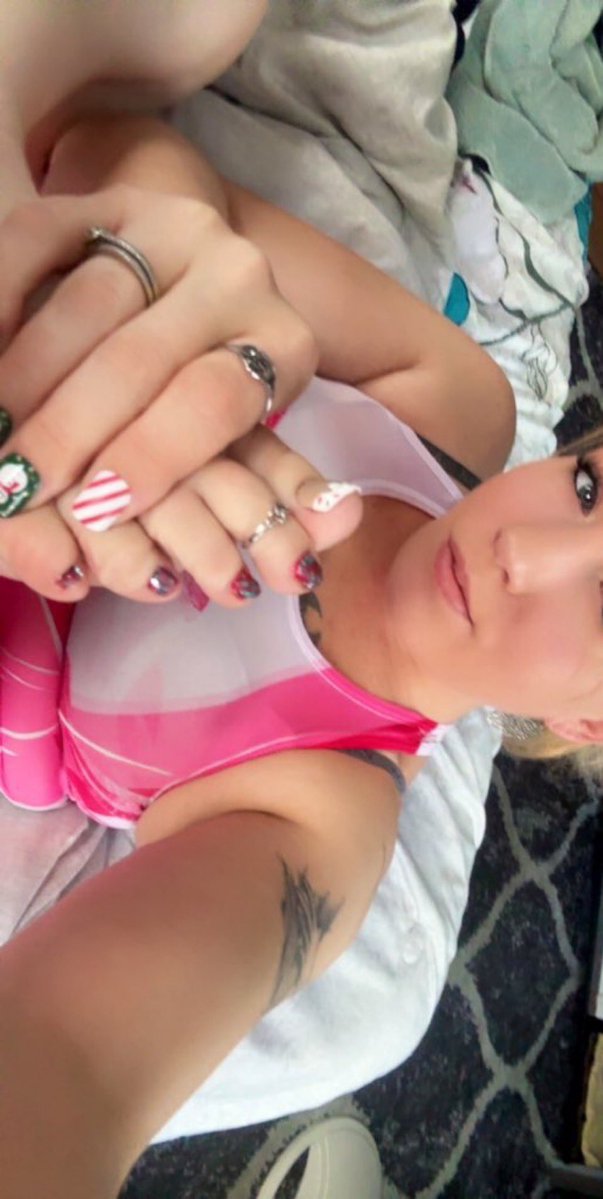 PrettyFeetElitez tweet media