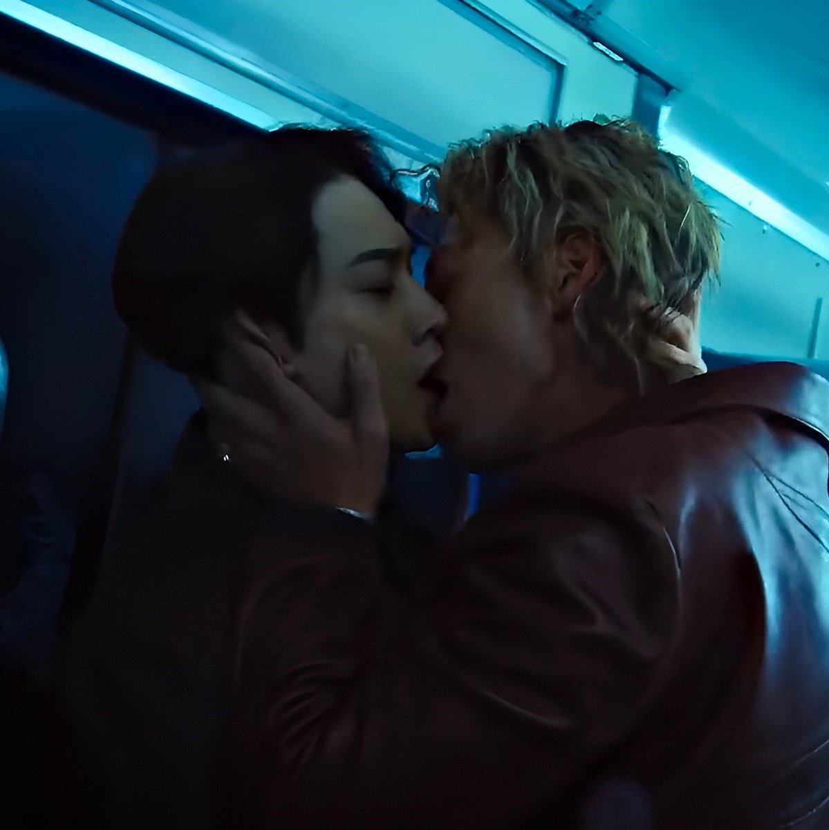 tanqfei's tweet photo. big fan of them doing whatever they're doing right here with their mouths https://t.co/Opsf2o3FKD