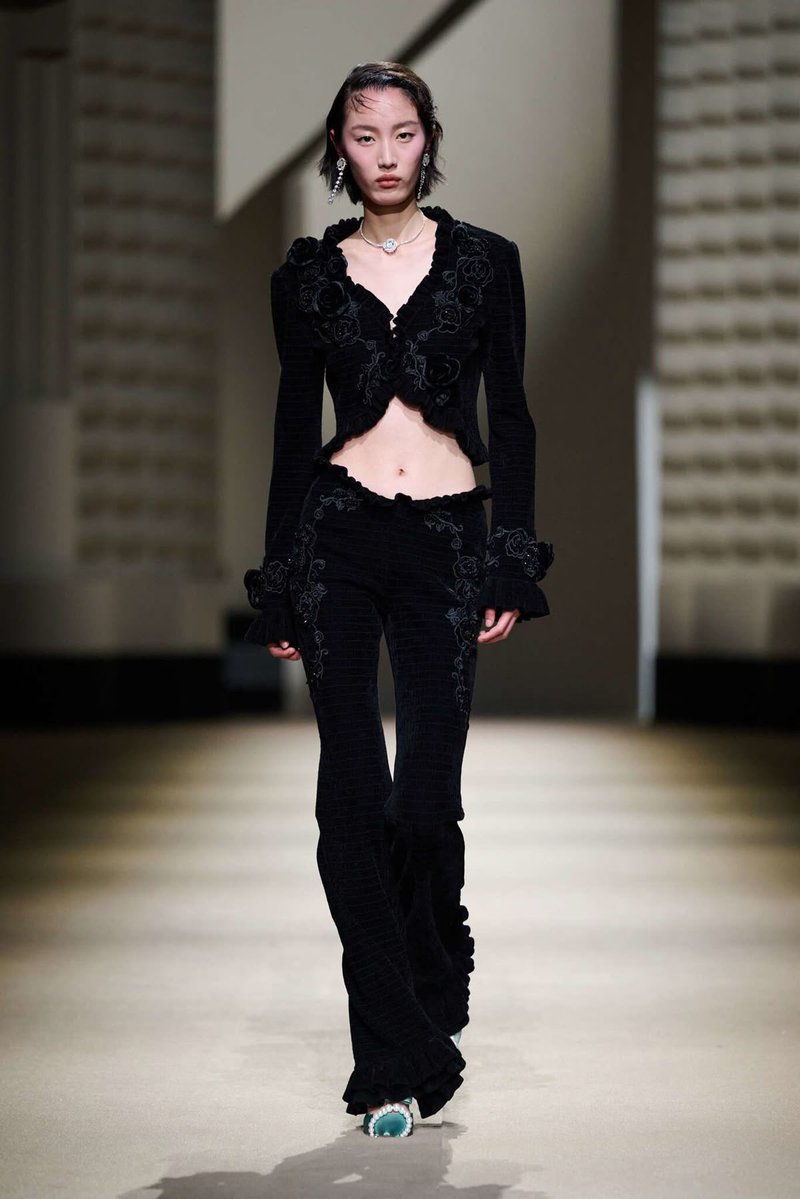DvilCouture tweet media
