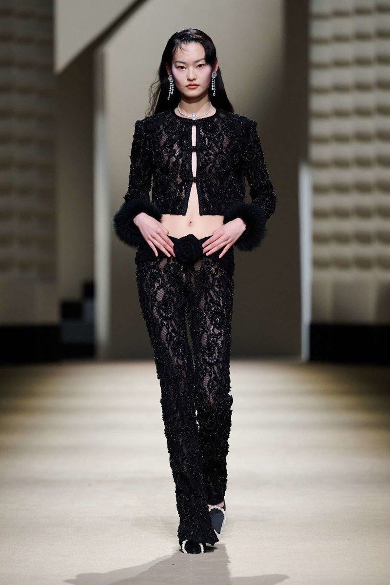 DvilCouture tweet media