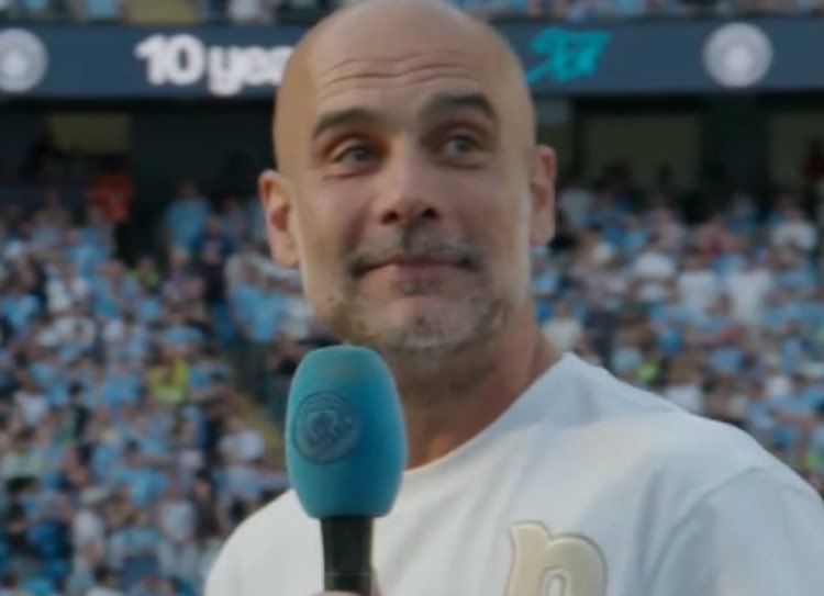 FRBlueMoon's tweet photo. 🚨🆕 Pep Guardiola :

"Ce fut un immense honneur d’être votre entraîneur, de vivre ici pendant dix ans… Tous ces trophées, toutes ces émotions incroyables. 

Mais s’il vous plaît… ne retenez pas seulement les titres. 

J’aimerais que vous vous souveniez surtout des émotions que nous avons partagées. 

Grâce à ces joueurs extraordinaires, j’espère que nous vous avons fait vibrer, que chaque fois que vous êtes venus ici, vous avez ressenti que quelque chose de spécial allait se passer… que vous alliez passer un moment inoubliable."