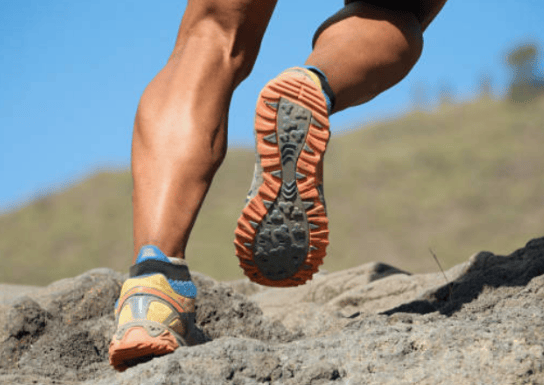 TrainerwebCoach's tweet photo. 🏔️ Preparar un Ultra Trail NO consiste únicamente en correr más kilómetros.

VO2max, resistencia a la fatiga, fuerza, nutrición, estrategia y eficiencia en montaña son hoy claves del rendimiento.

Nuevo artículo:
👇
https://t.co/hmpVmtbdVg
#ultratrail #trailrunning #running https://t.co/uNbgGvz9y7