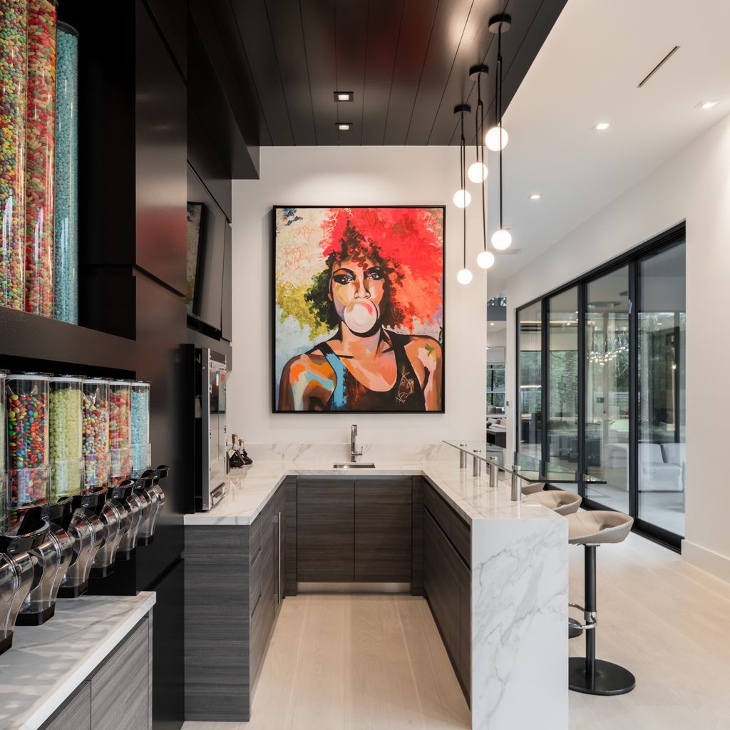 simsbuilders's tweet photo. Modern Oasis blends bold architecture with personal detail: dark modern lines, stacked stone, glass, a floating stair, a firelit water courtyard, a dramatic primary bath, and a custom candy bar full of color and character.

🏡@MontgomeryRoth
🎨Lisa Turner
📸Ambia Photography https://t.co/v8Ht0ZtzbH