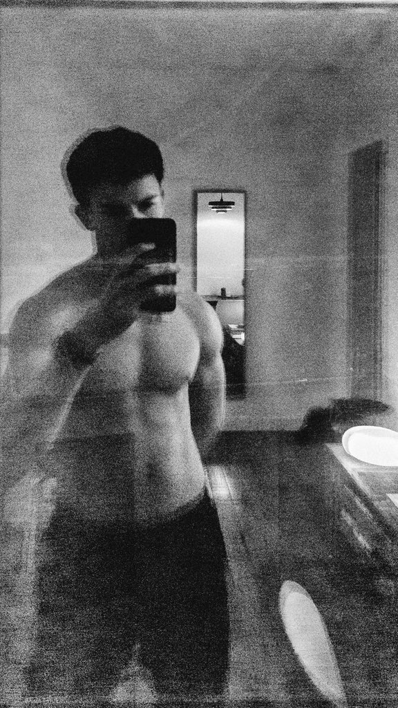ThomazMarcatto's tweet photo. #LGBTQIASunflower https://t.co/KBXtKmGC8e