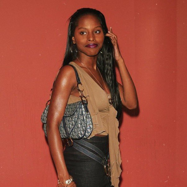 mimis_mugler's tweet photo. foxy brown the christian dior doll ⊱  ۫ ׅ ✧ https://t.co/Lbt2Aa4pZY