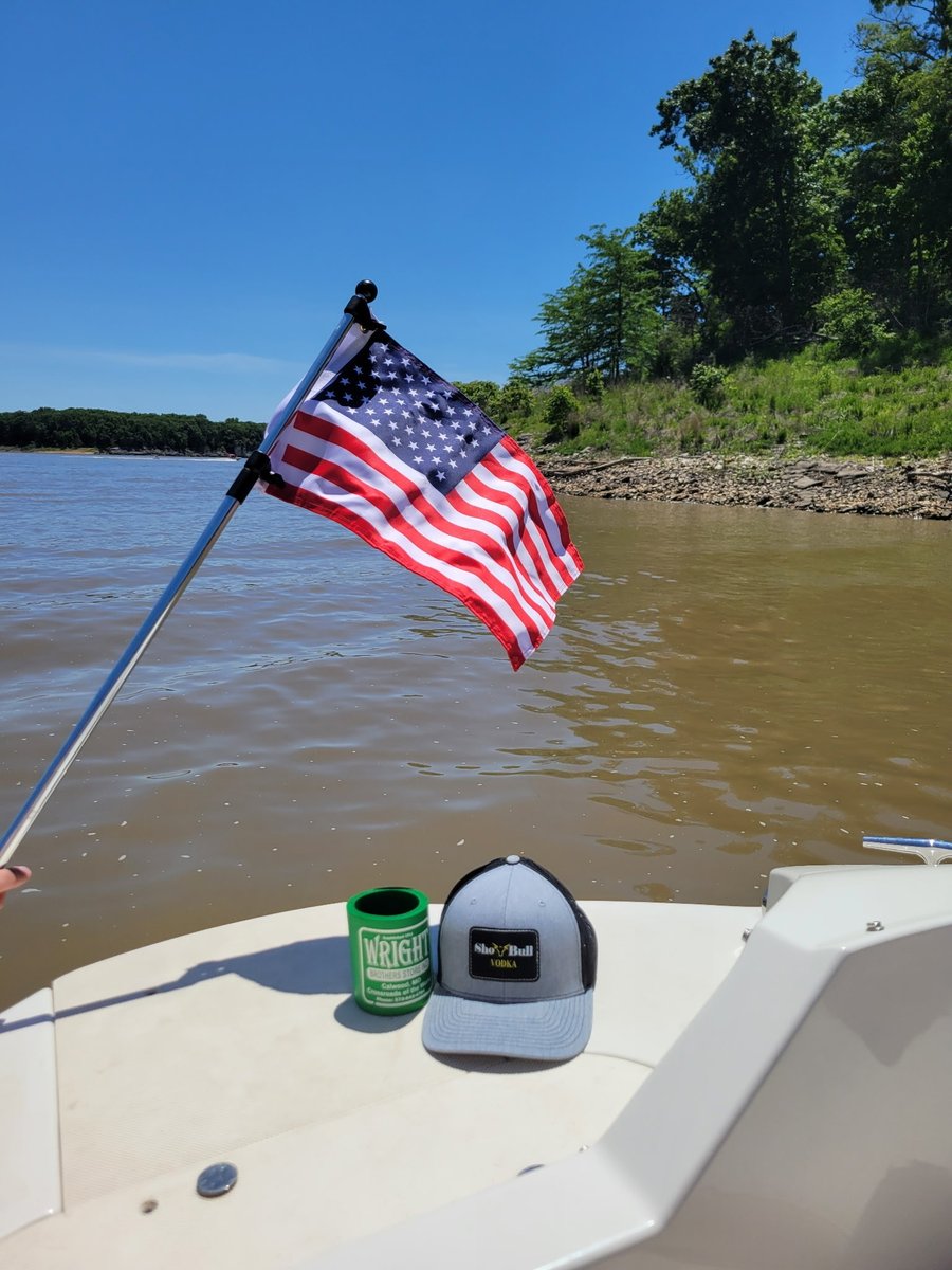 shobullvodka's tweet photo. Lake vibes, good company, and a toast to the heroes who made it all possible. 🇺🇸🤠 Happy Memorial Day from ShoBull Spirits #MemorialDay #CheersToTheBrave https://t.co/171o17nJy4