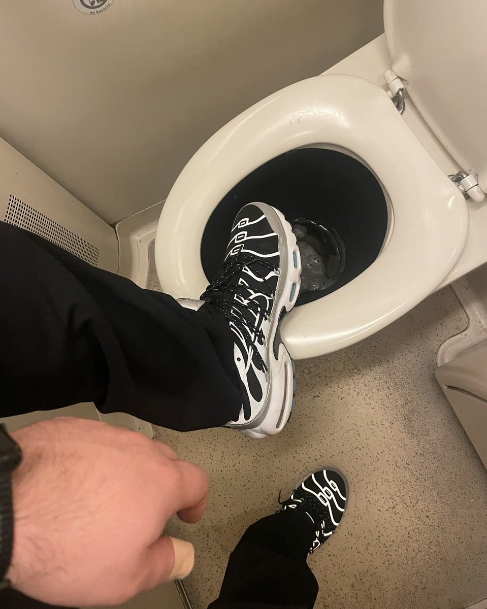 EdDomFeetSpain tweet media
