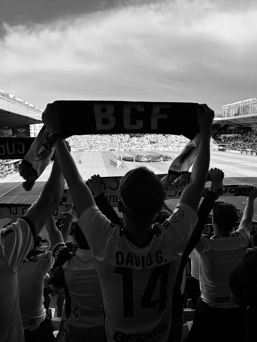 la_lateral's tweet photo. 💪 Nueva victoria y 69 puntos de la mano del 14 @davidgb10_ 

El domingo a reventar el Plantío para llegar al Play Off

🎙️ Grabamos ahora 🖤🤍 https://t.co/OpU0PBOYIZ