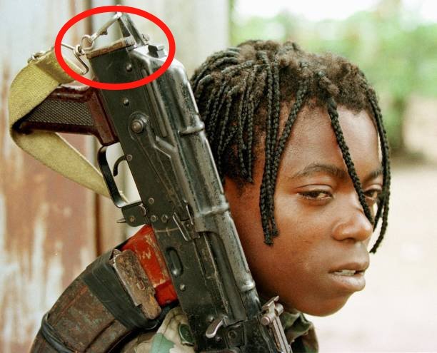 RedFighter242's tweet photo. Sawing off the stock of one's assault rifle, or even the barrel to shorten it, was a very common practice among militiamen in the Republic of Congo. "Sawed-off" is the term often used for this type of modification. 2/2 https://t.co/QY46PdpGa5