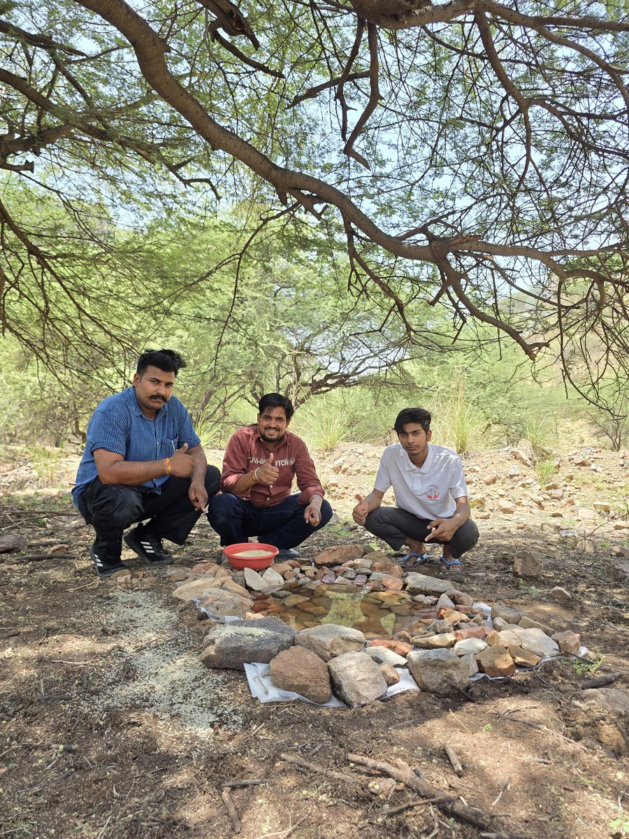 MVSNGO's tweet photo. Jal Kund Seva By MVS Foundation Trust 

#JalSeva #mvsfoundationtrust #mvsngo #mvs #kanhaiyamvs https://t.co/NLhIjwsRzD